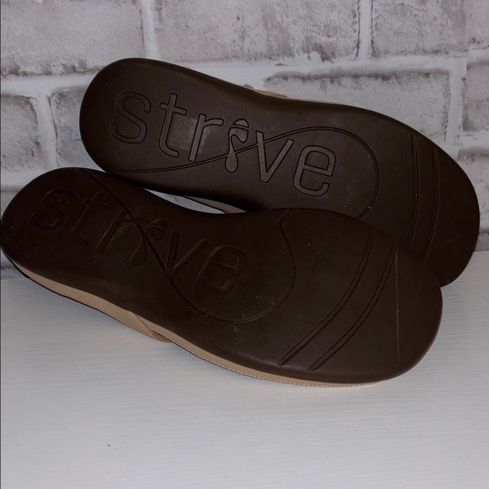 NWOB Strive Strive Capri Sandal in Nude 42 - Picture 3 of 4